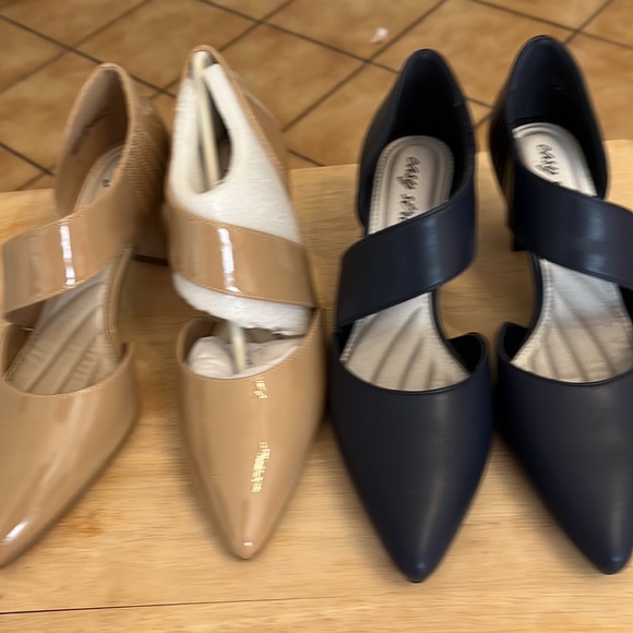 Two pair of shoes Easy Street  size 7. Navy blue and tan  new never been used - Picture 2 of 3